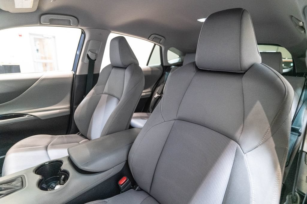 2024 Toyota Venza LE - Photo 6