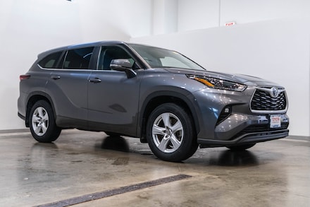 2025 Toyota Highlander LE SUV