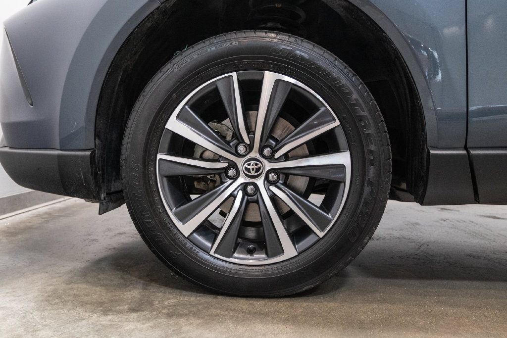 2024 Toyota Venza LE - Photo 11