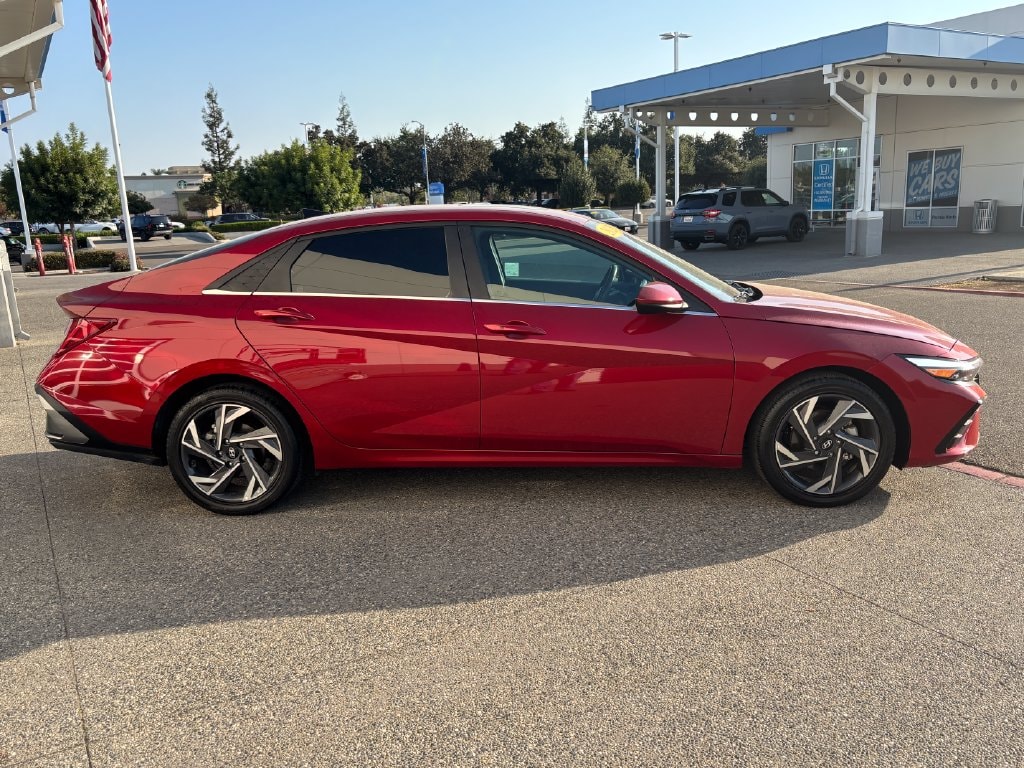 Used 2025 Hyundai Elantra SEL Convenience Sedan