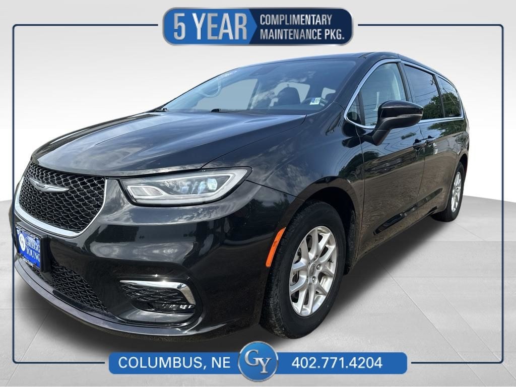 Used 2023 Chrysler Pacifica Touring L Van Passenger Van