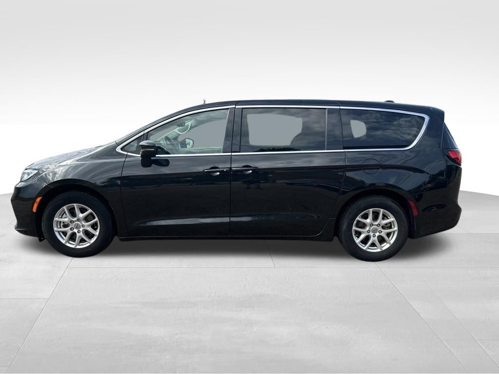Used 2023 Chrysler Pacifica Touring L Van Passenger Van