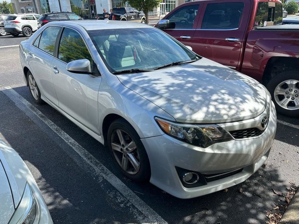 Used 2014 Toyota Camry SE Sedan