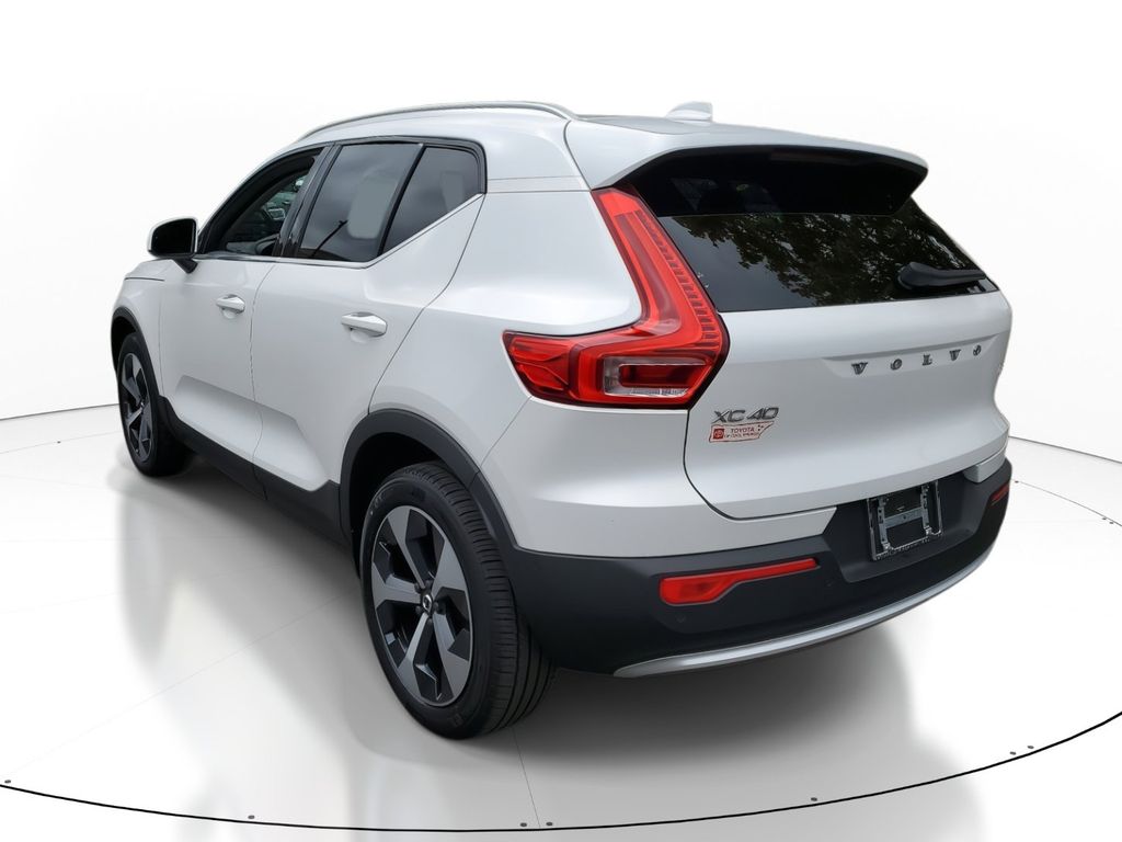 Used 2023 Volvo XC40 B4 FWD Plus Bright SUV