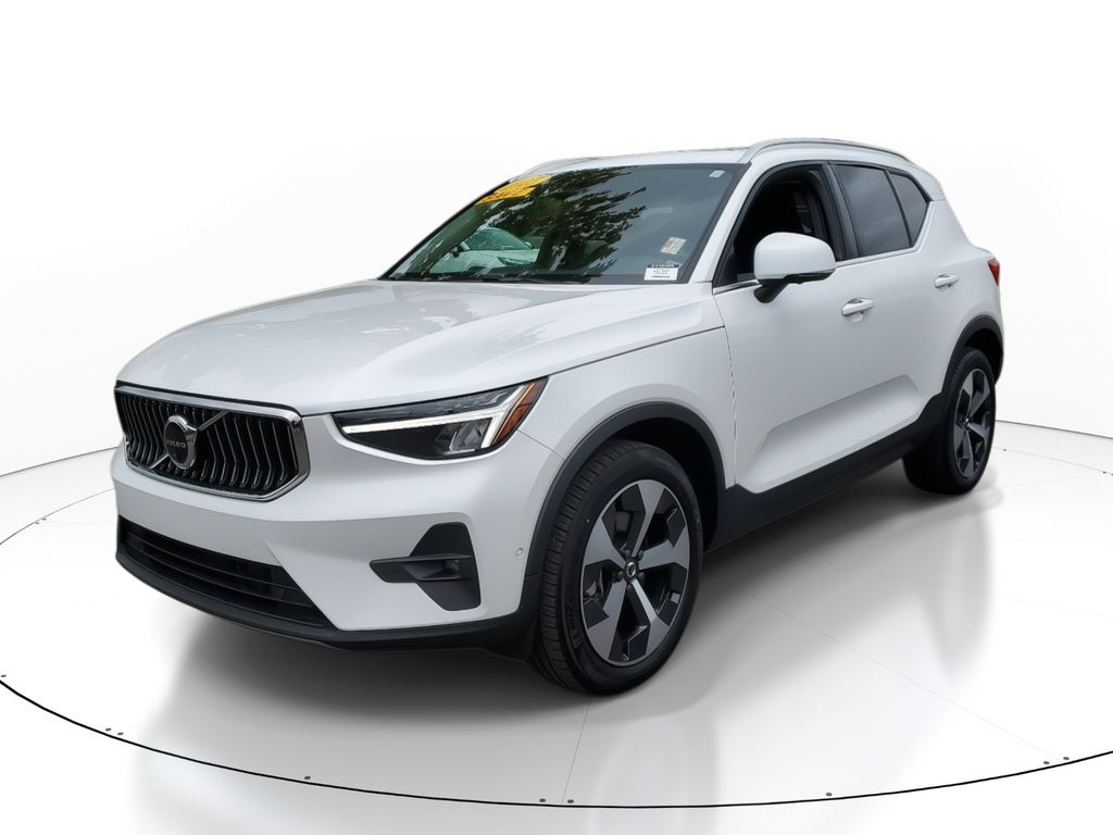Used 2023 Volvo XC40 B4 FWD Plus Bright SUV