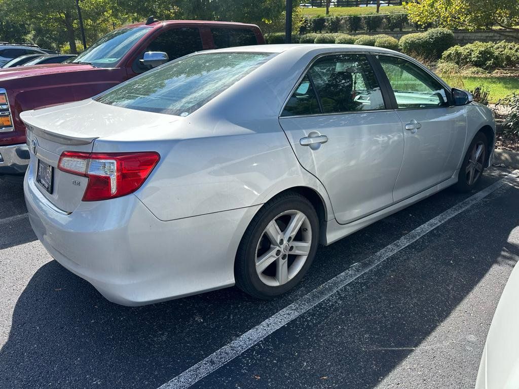 Used 2014 Toyota Camry SE Sedan