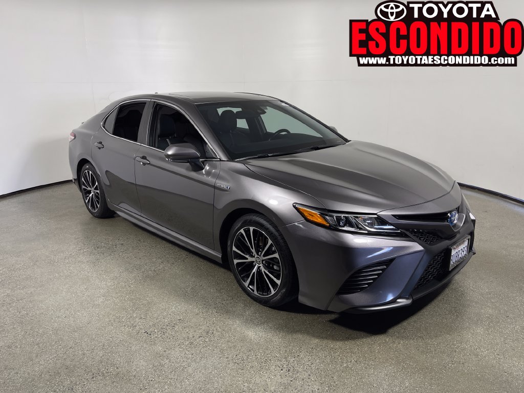 2020 Toyota Camry Hybrid SE FWD photo
