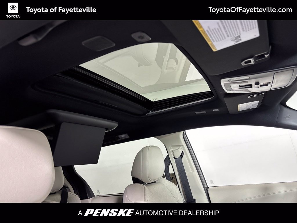 New 2026 Toyota Sienna Platinum 7 PASSENGER