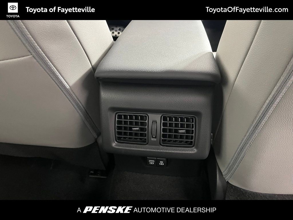2026 Toyota Camry SE - Photo 6