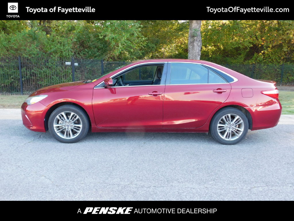 Used 2017 Toyota Camry SE Sedan