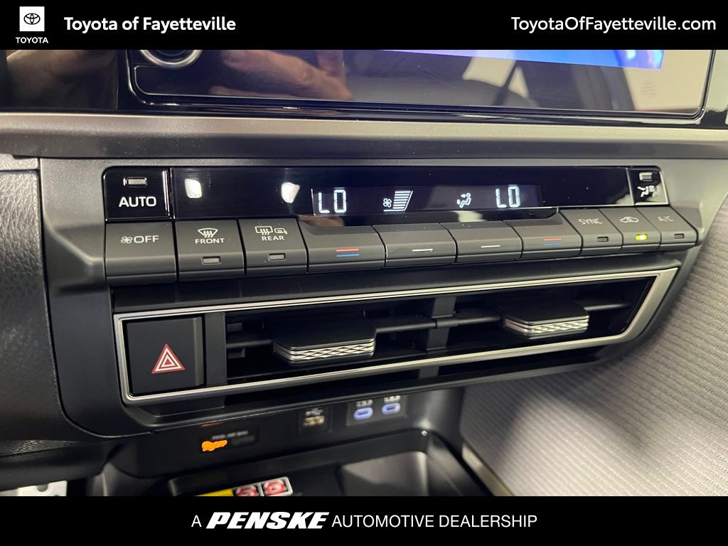 2026 Toyota Camry SE - Photo 25