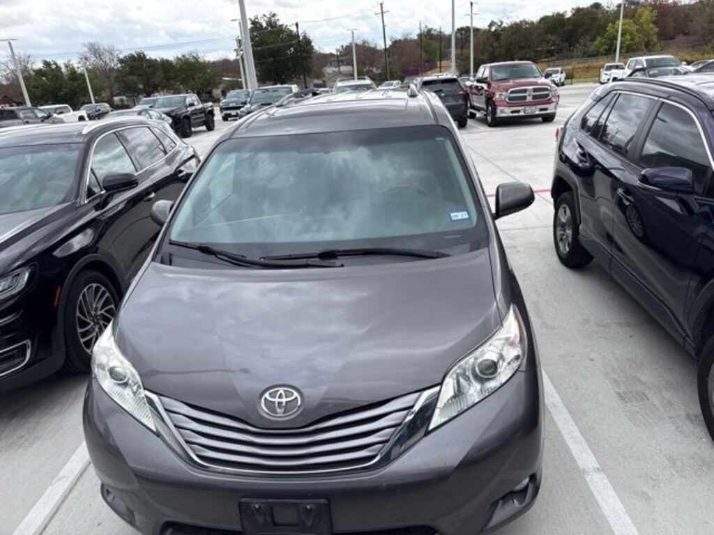 Used 2017 Toyota Sienna XLE 7 Passenger Auto Access Seat Van