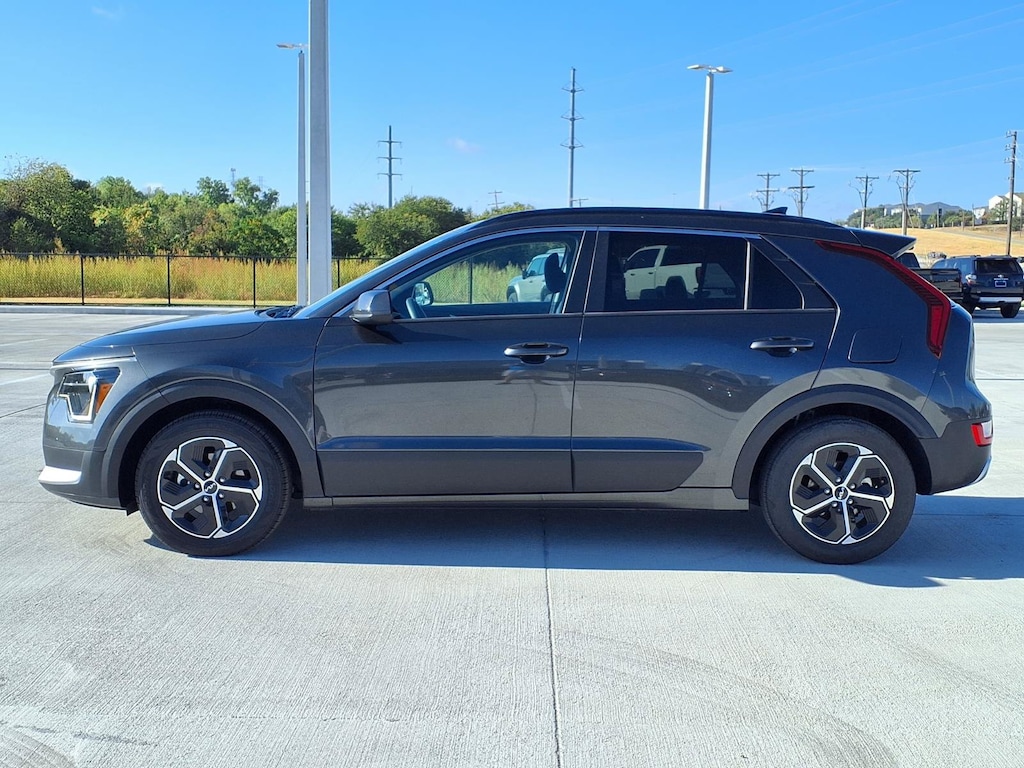 Used 2025 Kia Niro LX SUV