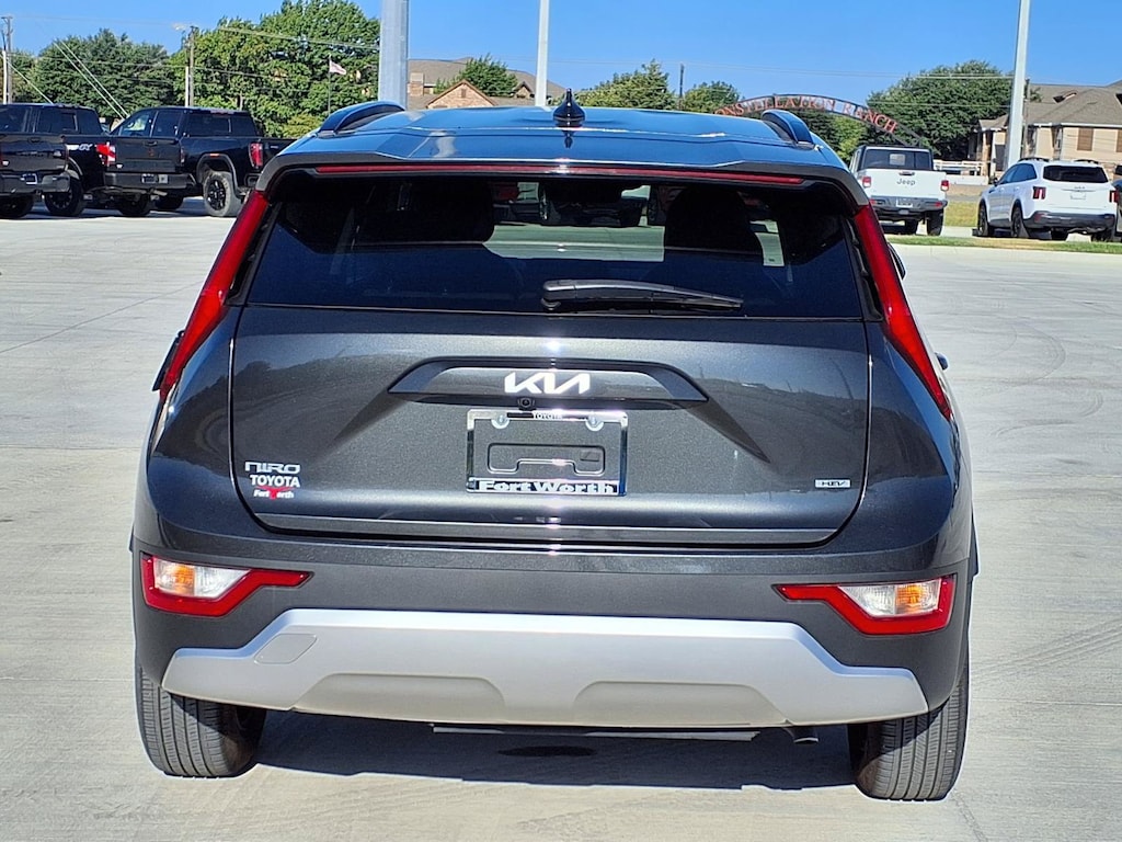 Used 2025 Kia Niro LX SUV