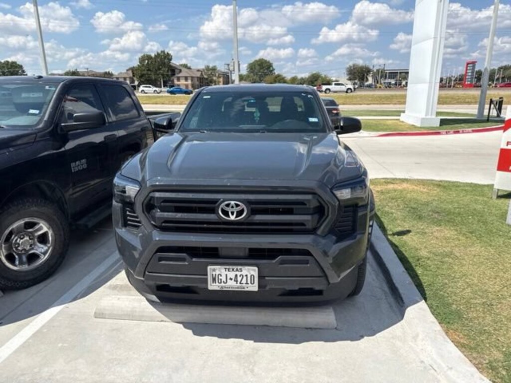 Used 2025 Toyota Tacoma SR Truck Double Cab