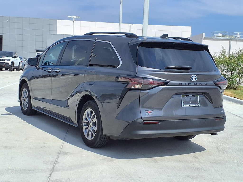Used 2025 Toyota Sienna XLE XLE FWD 8-Passenger