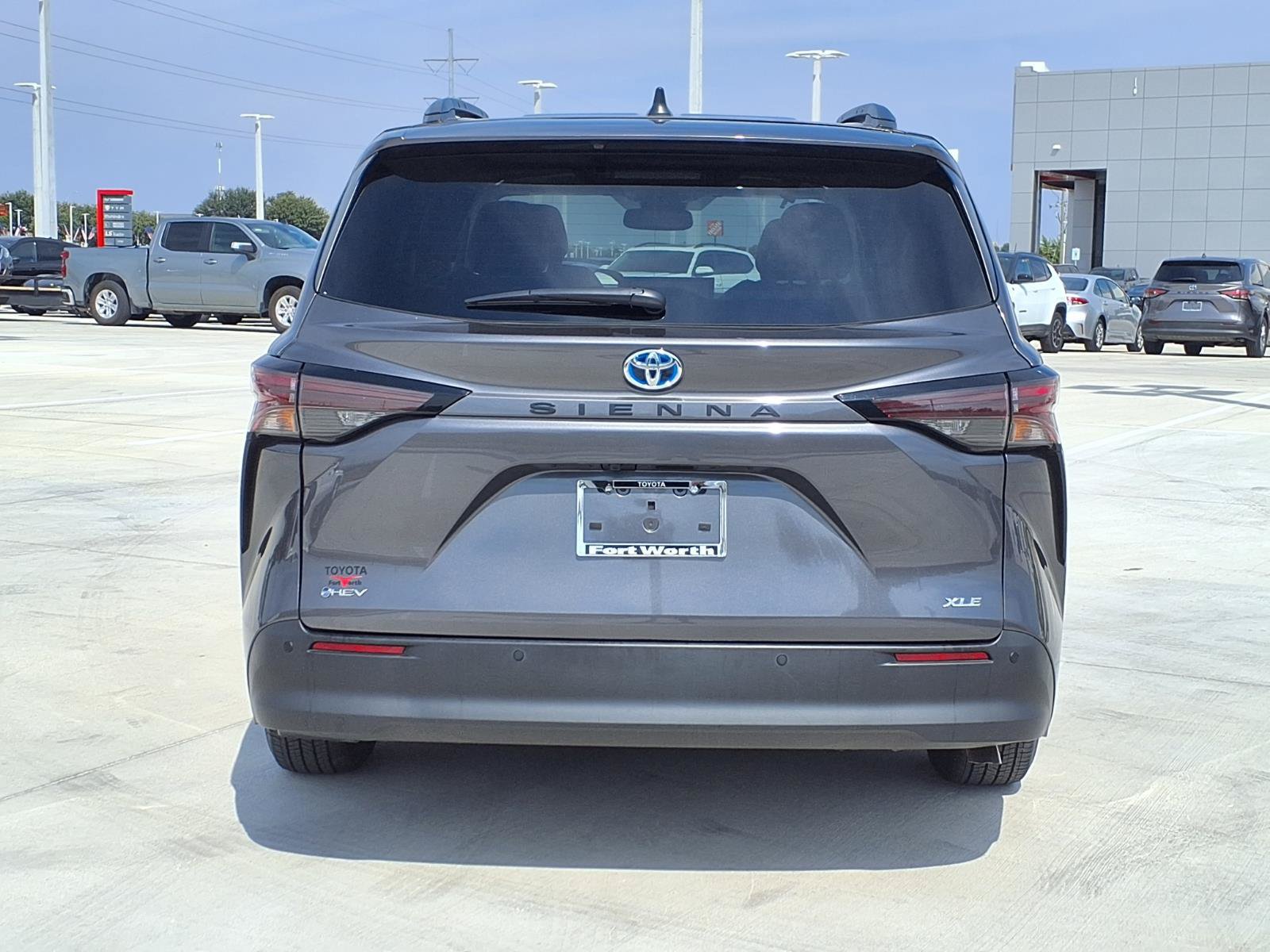 Used 2025 Toyota Sienna XLE XLE FWD 8-Passenger