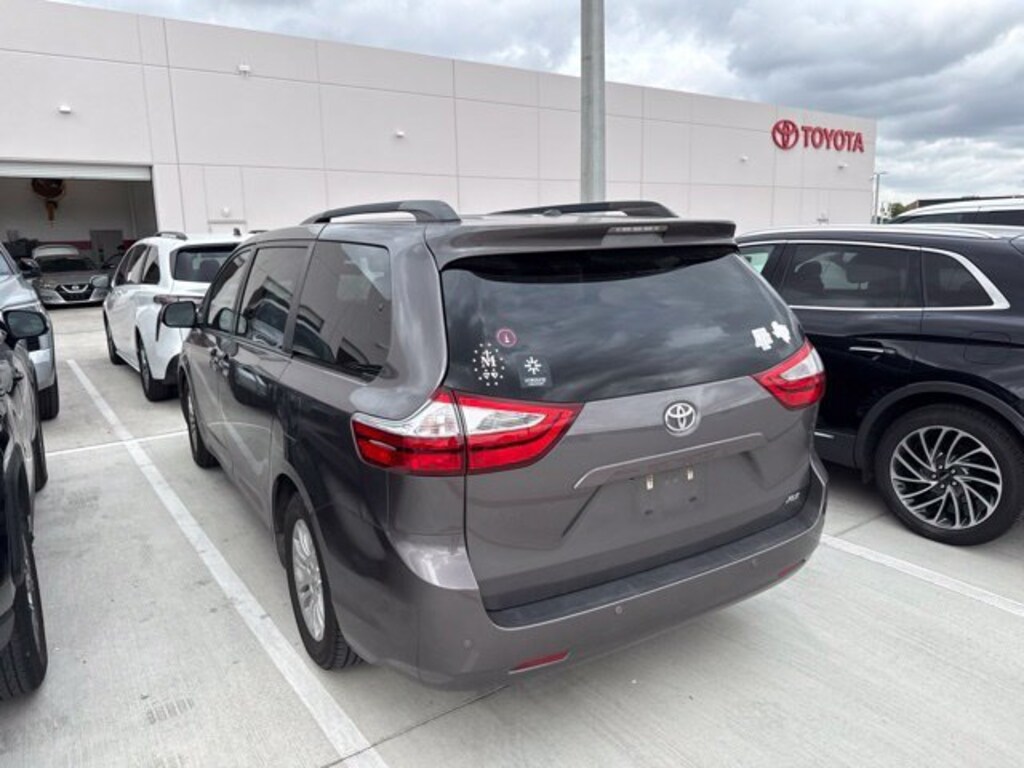 Used 2017 Toyota Sienna XLE 7 Passenger Auto Access Seat Van