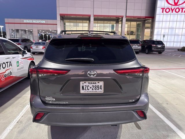 Used 2020 Toyota Highlander XLE XLE FWD