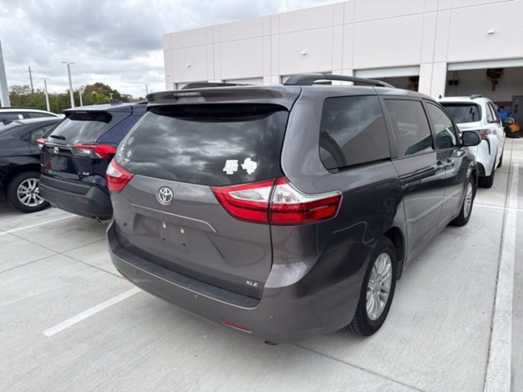 Used 2017 Toyota Sienna XLE 7 Passenger Auto Access Seat Van