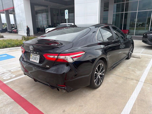 Used 2018 Toyota Camry SE Sedan