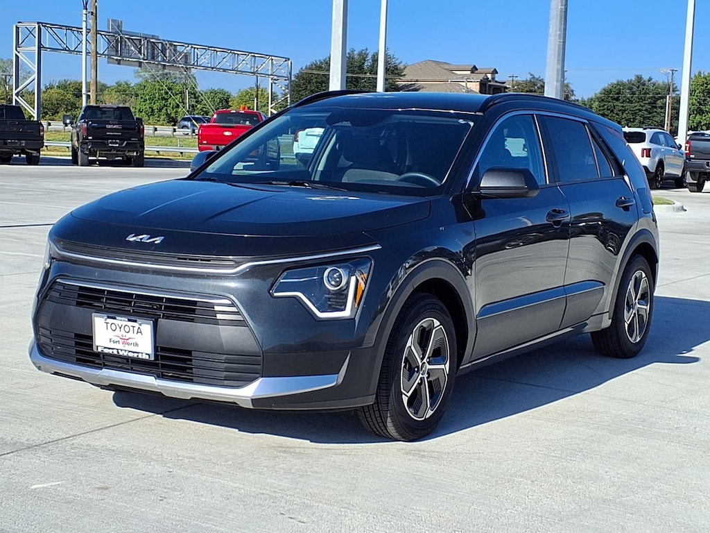 Used 2025 Kia Niro LX SUV