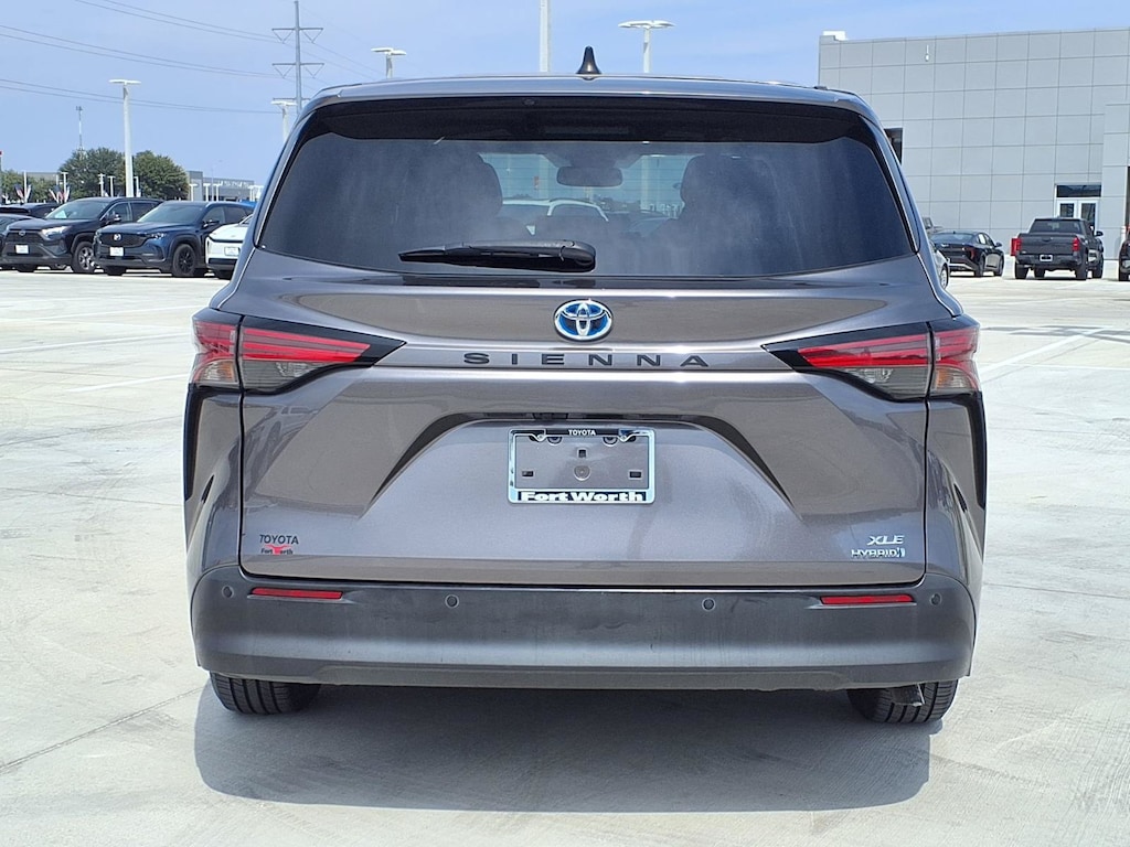 Used 2022 Toyota Sienna XLE 8 Passenger Van Passenger Van