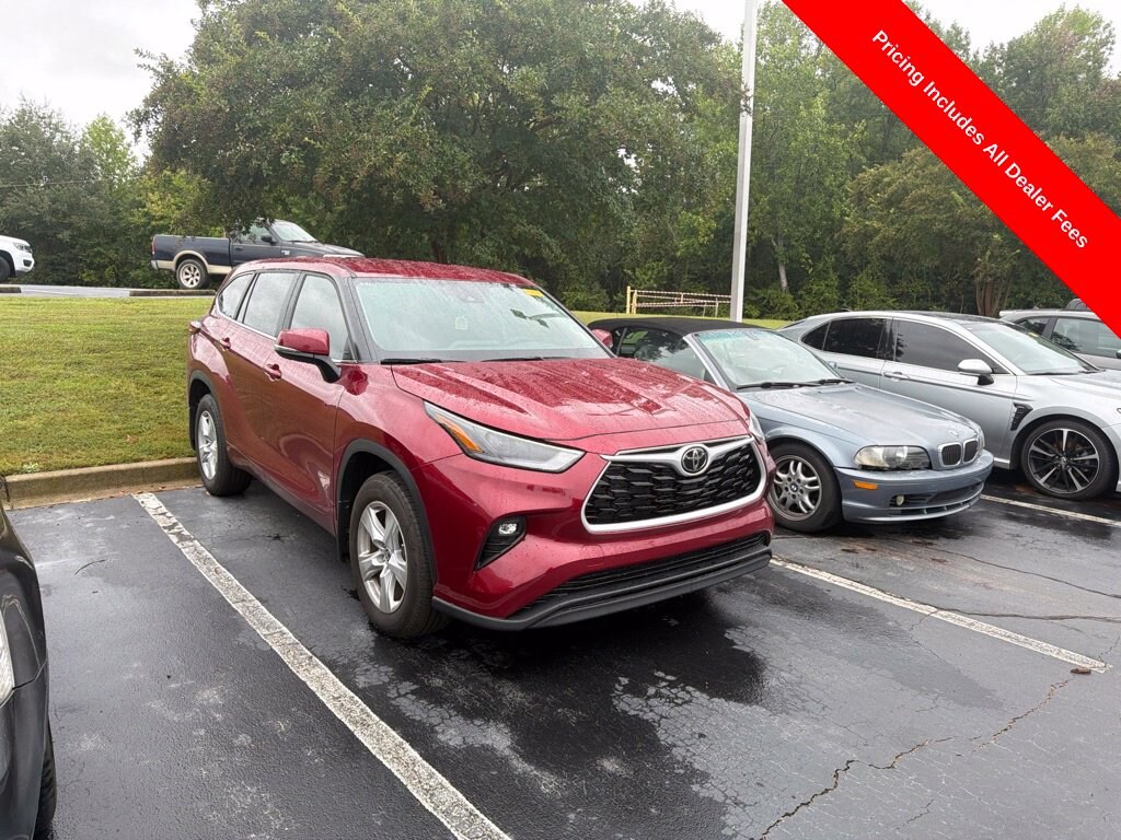 Used 2024 Toyota Highlander LE SUV