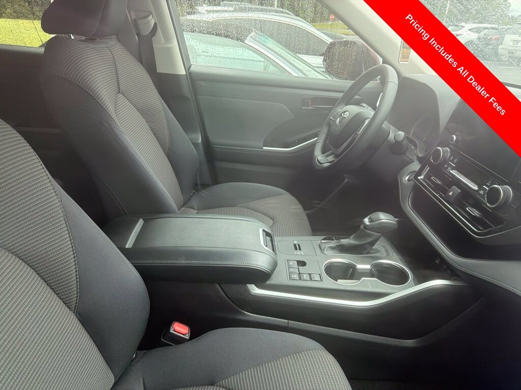 Used 2024 Toyota Highlander LE SUV