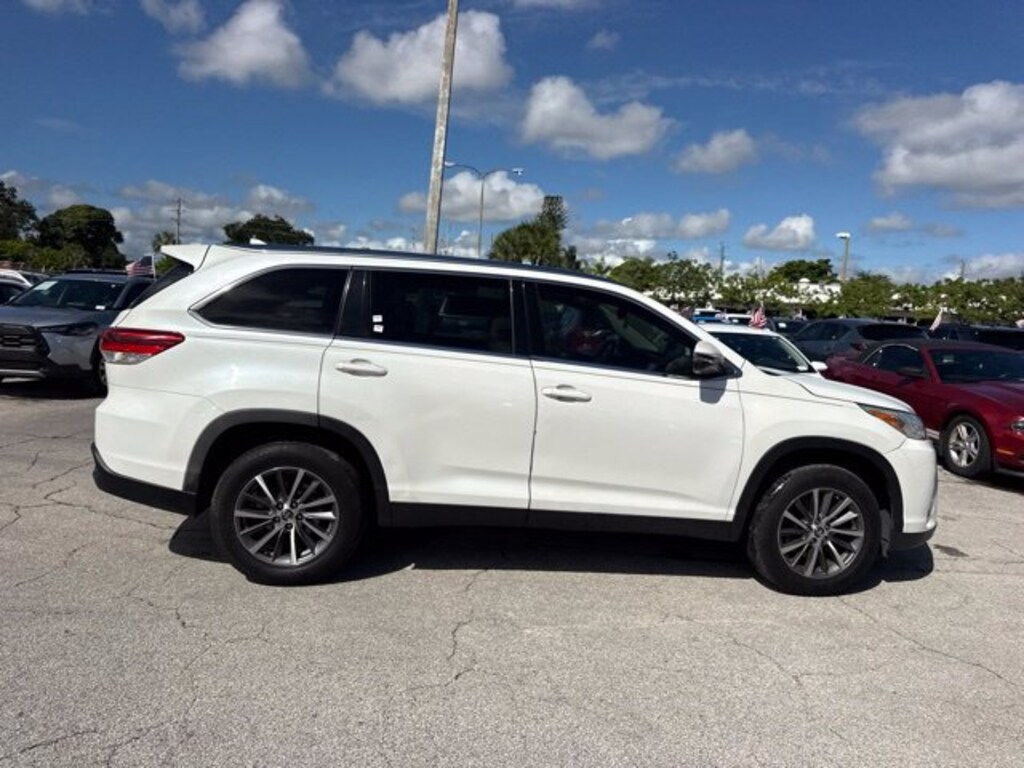 Used 2019 Toyota Highlander XLE V6 SUV