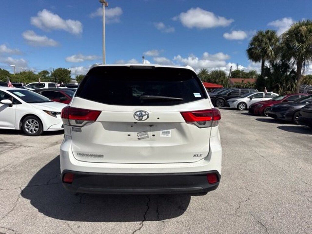Used 2019 Toyota Highlander XLE V6 SUV