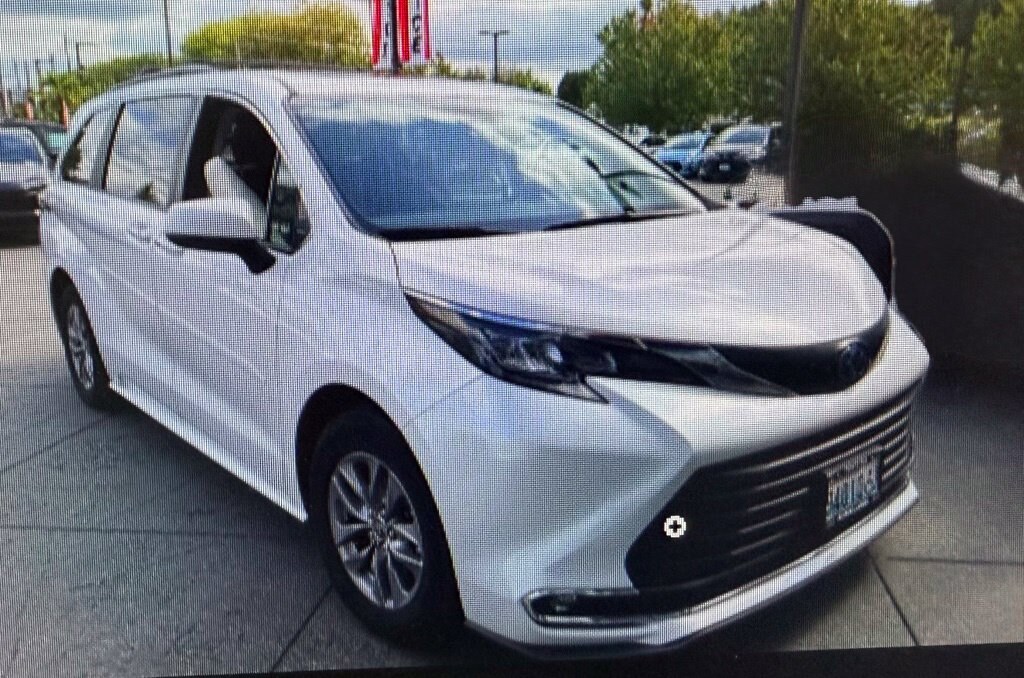 Used 2024 Toyota Sienna XLE Minivan/Van