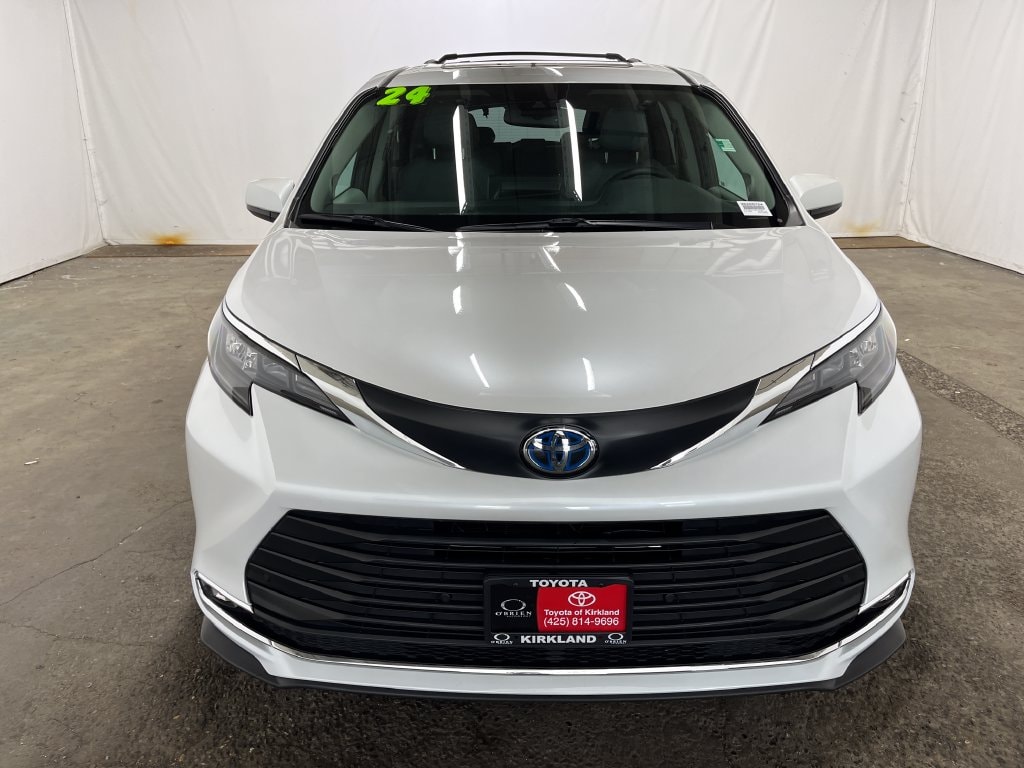Certified 2024 Toyota Sienna XLE Minivan/Van
