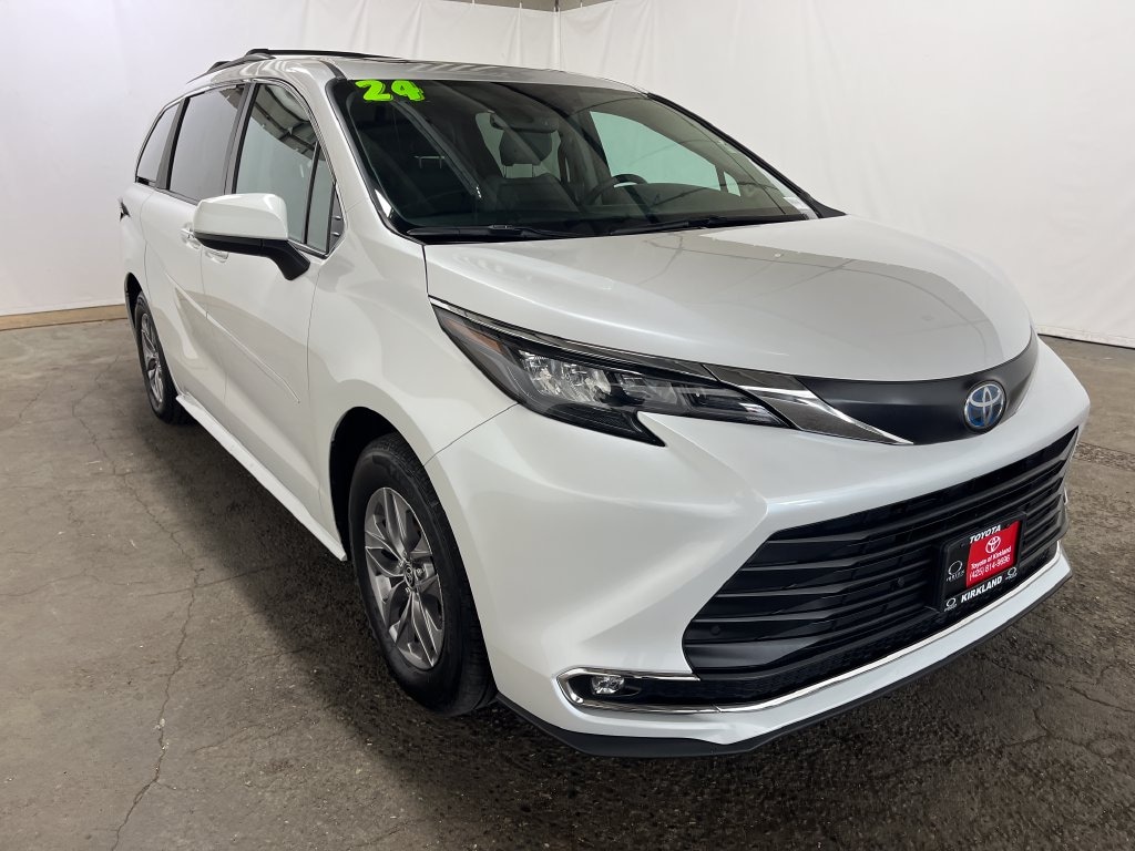 Certified 2024 Toyota Sienna XLE Minivan/Van