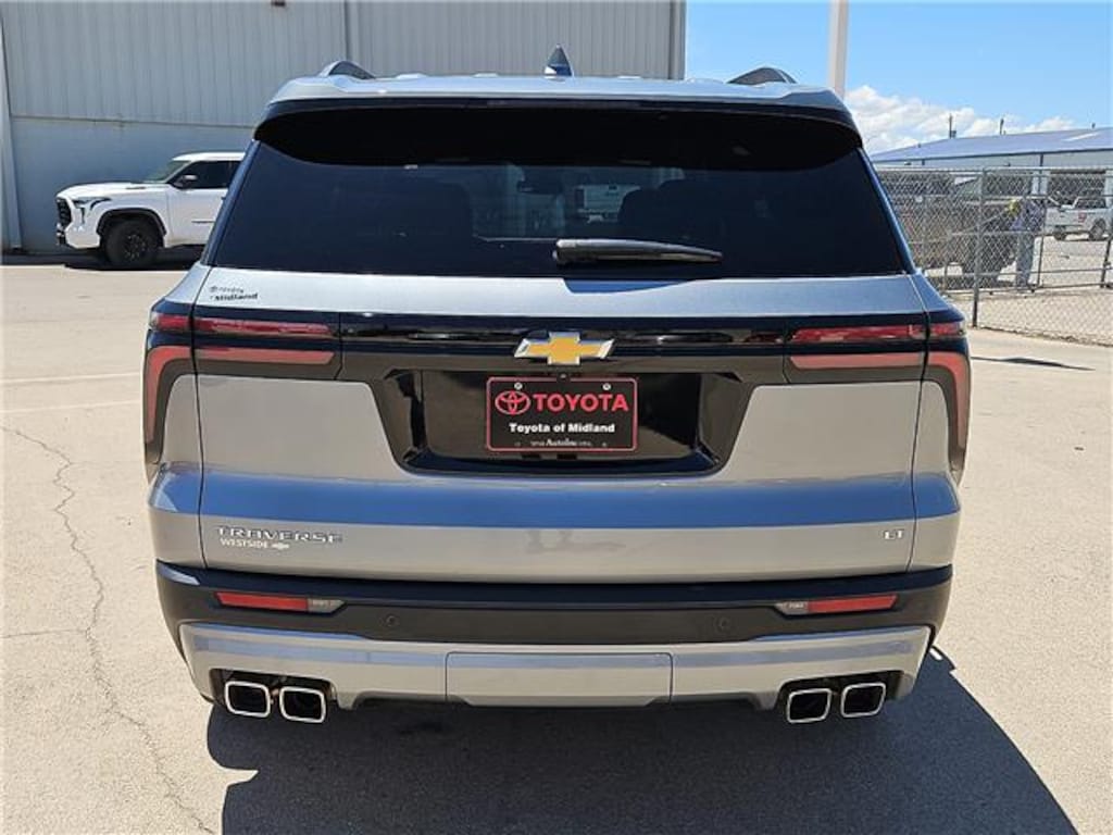 Used 2024 Chevrolet Traverse LT SUV