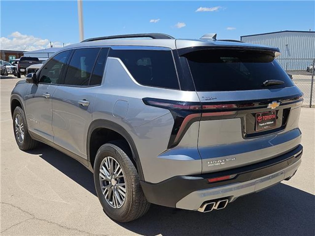 Used 2024 Chevrolet Traverse LT SUV