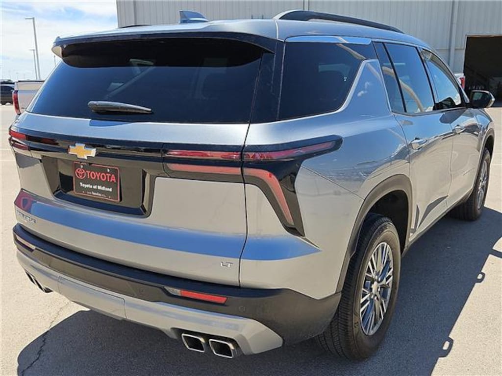Used 2024 Chevrolet Traverse LT SUV