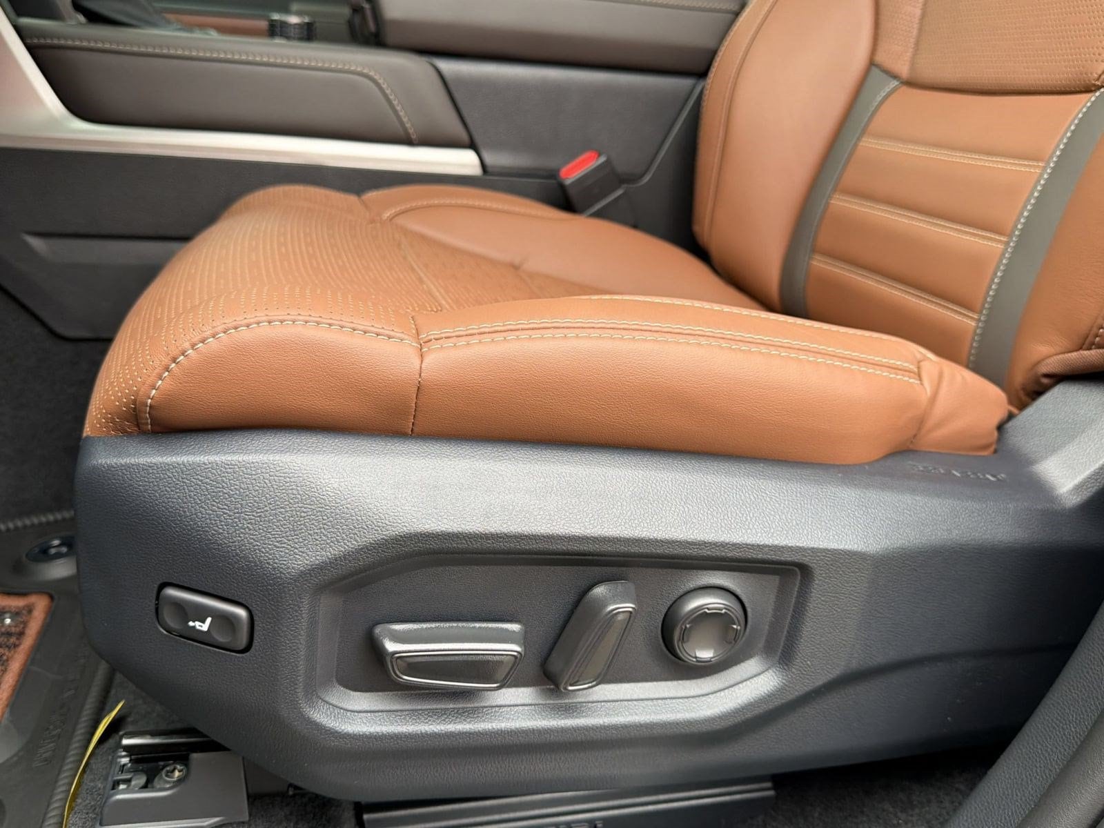 2026 Toyota Tundra 1794 Edition - Photo 14