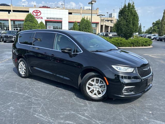 Used 2025 Chrysler Pacifica Select Van Passenger Van