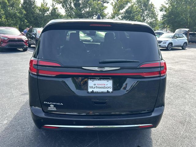 Used 2025 Chrysler Pacifica Select Van Passenger Van