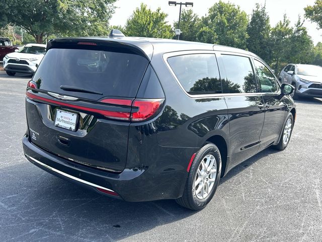 Used 2025 Chrysler Pacifica Select Van Passenger Van