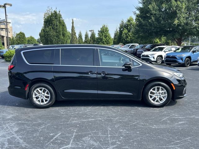Used 2025 Chrysler Pacifica Select Van Passenger Van