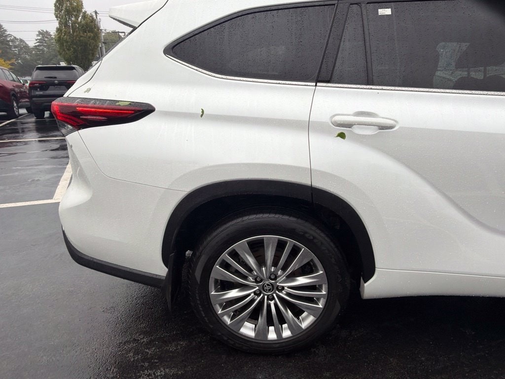 Used 2026 Toyota Highlander Hybrid Platinum Sport Utility