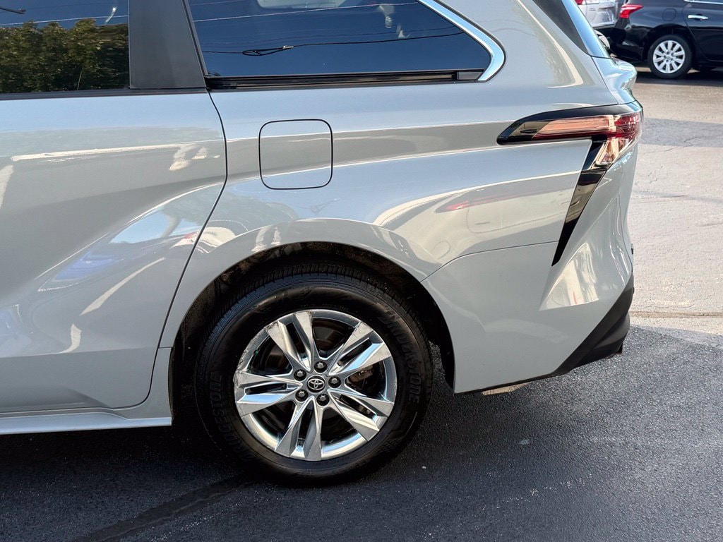 Certified 2023 Toyota Sienna Woodland Edition Passenger Van