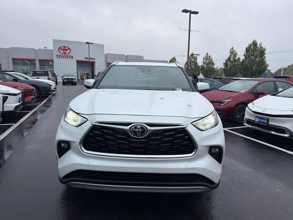 Used 2026 Toyota Highlander Hybrid Platinum Sport Utility