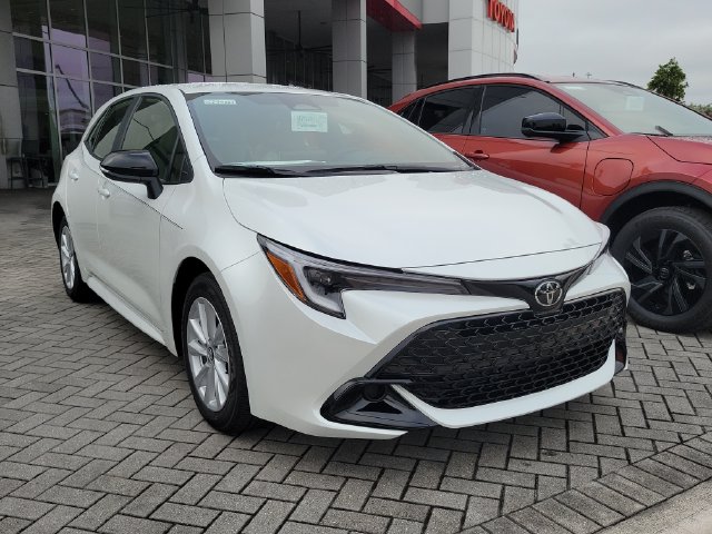 2027 Toyota Corolla Hatchback SE