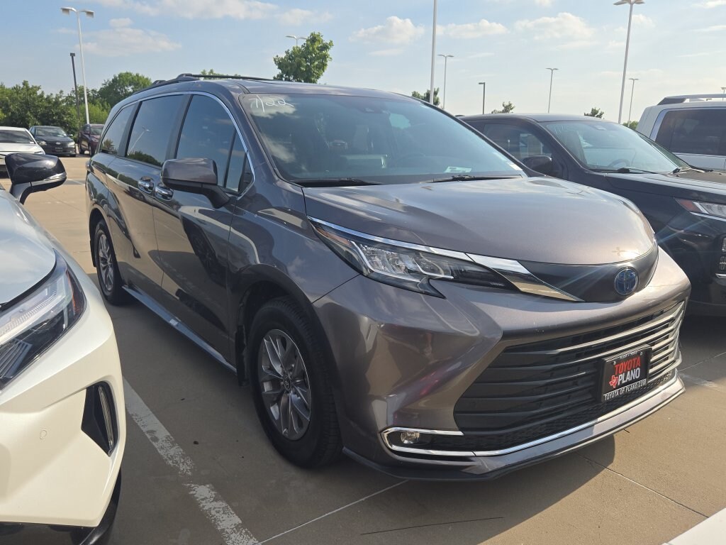 Used 2022 Toyota Sienna XLE Passenger Van