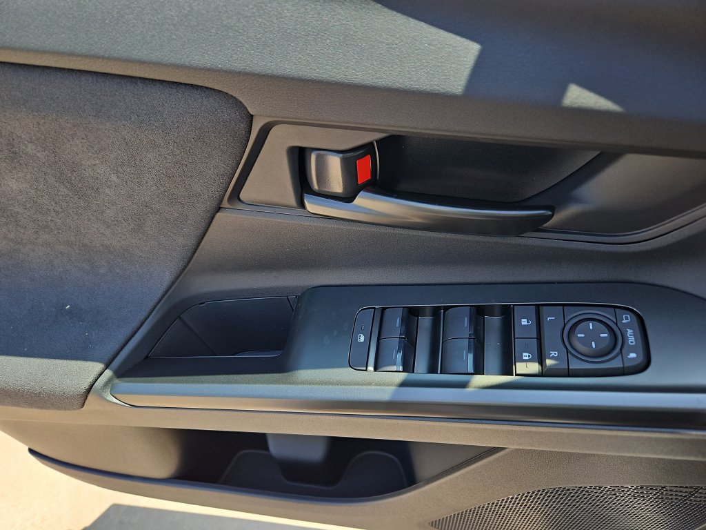 2026 Toyota C-HR SE - Photo 18