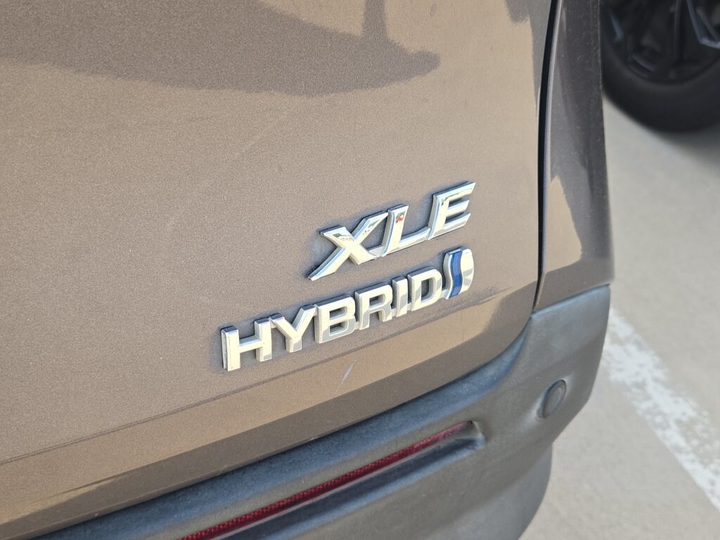 Used 2022 Toyota Sienna XLE Passenger Van