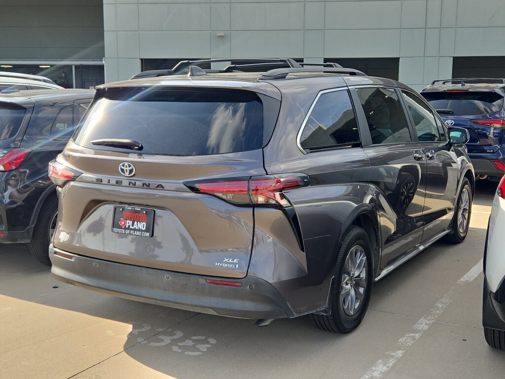 Used 2022 Toyota Sienna XLE Passenger Van